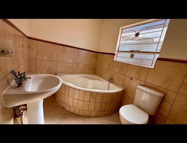 3 BEDROOM HOUSE FOR SALE IN THE ORCHARDS